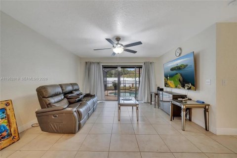 Casa en alquiler en Kissimmee, Florida, 4 dormitorios, 178.65 m2 № 2010383 - foto 11