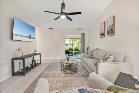 Villa ou maison à vendre à Sarasota, Floride: 2 chambres, 104.24 m2 № 1914139 - photo 8