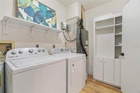Villa ou maison à vendre à Sarasota, Floride: 2 chambres, 104.24 m2 № 1914139 - photo 26