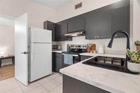 Villa ou maison à vendre à Sarasota, Floride: 2 chambres, 104.24 m2 № 1914139 - photo 11