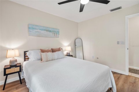 Villa ou maison à vendre à Sarasota, Floride: 2 chambres, 104.24 m2 № 1914139 - photo 15