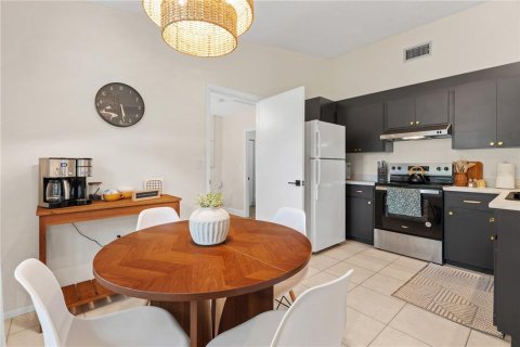 Villa ou maison à vendre à Sarasota, Floride: 2 chambres, 104.24 m2 № 1914139 - photo 10