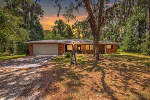 House in Crystal River, Florida 3 bedrooms, 172.61 sq.m. № 2223276