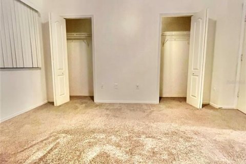 Townhouse in Wesley Chapel, Florida 2 bedrooms, 110 sq.m. № 2235002 - photo 16