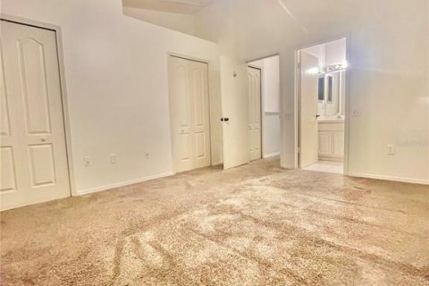 Townhouse in Wesley Chapel, Florida 2 bedrooms, 110 sq.m. № 2235002 - photo 15