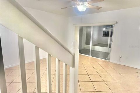 Townhouse in Wesley Chapel, Florida 2 bedrooms, 110 sq.m. № 2235002 - photo 12