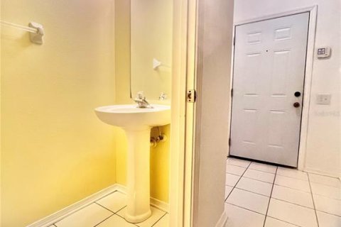 Townhouse in Wesley Chapel, Florida 2 bedrooms, 110 sq.m. № 2235002 - photo 3