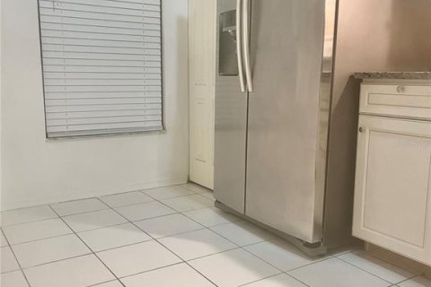 Townhouse in Wesley Chapel, Florida 2 bedrooms, 110 sq.m. № 2235002 - photo 7