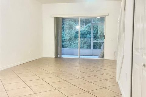 Townhouse in Wesley Chapel, Florida 2 bedrooms, 110 sq.m. № 2235002 - photo 8