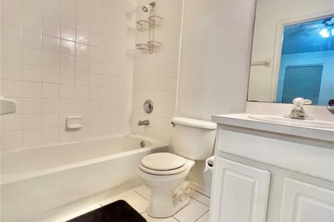 Townhouse in Wesley Chapel, Florida 2 bedrooms, 110 sq.m. № 2235002 - photo 25