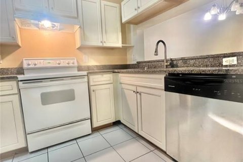 Townhouse in Wesley Chapel, Florida 2 bedrooms, 110 sq.m. № 2235002 - photo 5