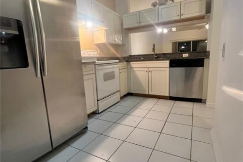 Townhouse in Wesley Chapel, Florida 2 bedrooms, 110 sq.m. № 2235002 - photo 6