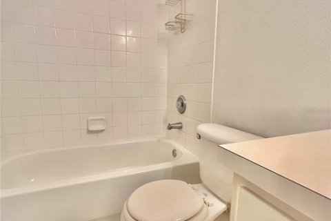 Townhouse in Wesley Chapel, Florida 2 bedrooms, 110 sq.m. № 2235002 - photo 24