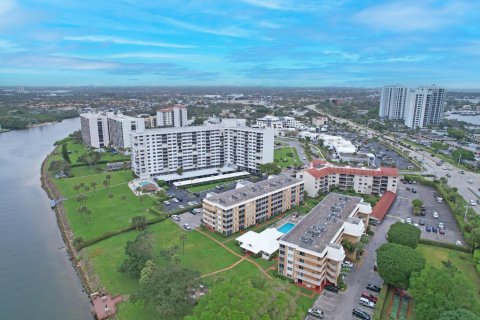 Condo in North Palm Beach, Florida, 1 bedroom  № 952260 - photo 1