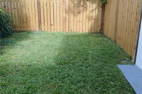 Immobilier commercial à louer à Hollywood, Floride: 1 chambre, 121.52 m2 № 1986319 - photo 2