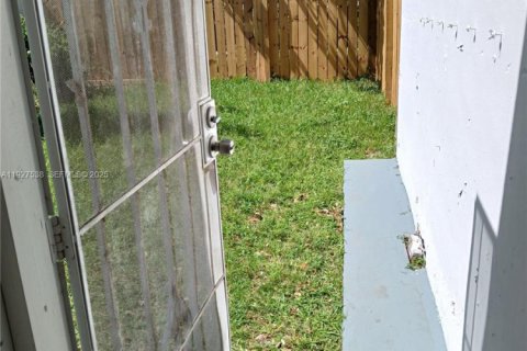 Immobilier commercial à louer à Hollywood, Floride: 1 chambre, 121.52 m2 № 1986319 - photo 4