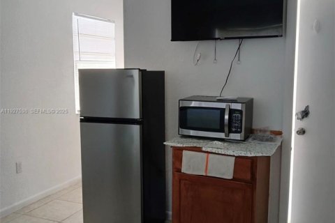 Immobilier commercial à louer à Hollywood, Floride: 1 chambre, 121.52 m2 № 1986319 - photo 1