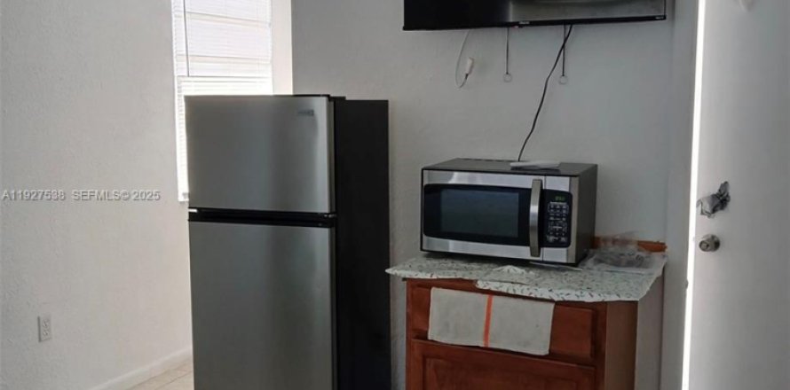 Immobilier commercial à Hollywood, Floride 1 chambre, 121.52 m2 № 1986319