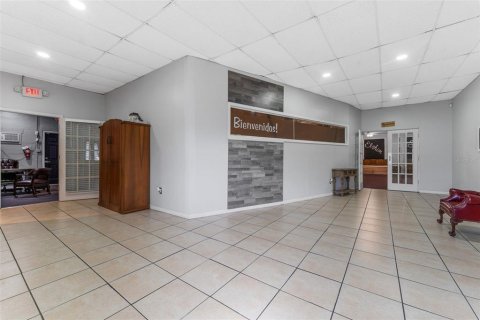 Propiedad comercial en venta en Tampa, Florida, 404.68 m2 № 1559342 - foto 4