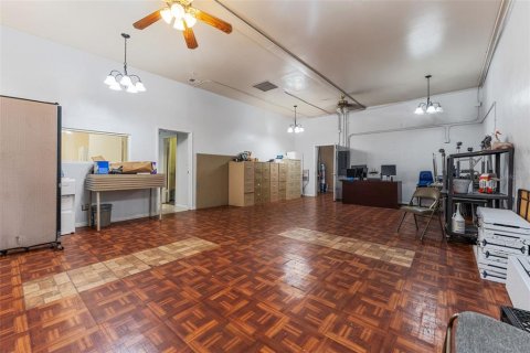 Propiedad comercial en venta en Tampa, Florida, 404.68 m2 № 1559342 - foto 23