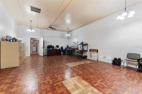Propiedad comercial en venta en Tampa, Florida, 404.68 m2 № 1559342 - foto 22