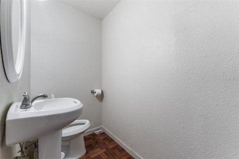 Propiedad comercial en venta en Tampa, Florida, 404.68 m2 № 1559342 - foto 17