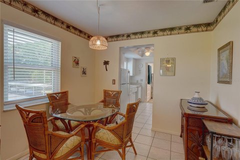 Condo in Saint Petersburg, Florida, 2 bedrooms  № 1620339 - photo 9