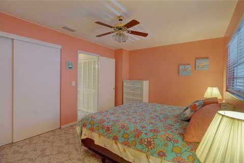 Condo in Saint Petersburg, Florida, 2 bedrooms  № 1620339 - photo 17