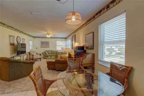 Condo in Saint Petersburg, Florida, 2 bedrooms  № 1620339 - photo 10