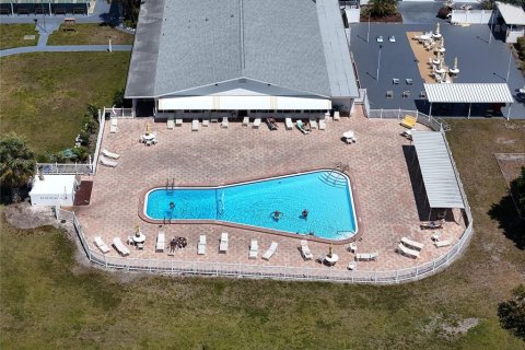 Condo in Saint Petersburg, Florida, 2 bedrooms  № 1620339 - photo 24