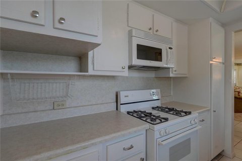 Condo in Saint Petersburg, Florida, 2 bedrooms  № 1620339 - photo 12