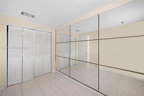 Condo in Bal Harbour, Florida, 2 bedrooms  № 1783738 - photo 15