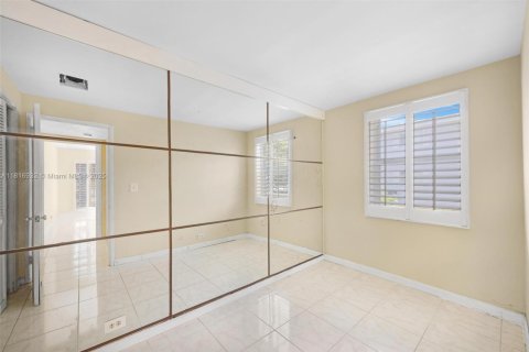 Condo in Bal Harbour, Florida, 2 bedrooms  № 1783738 - photo 14