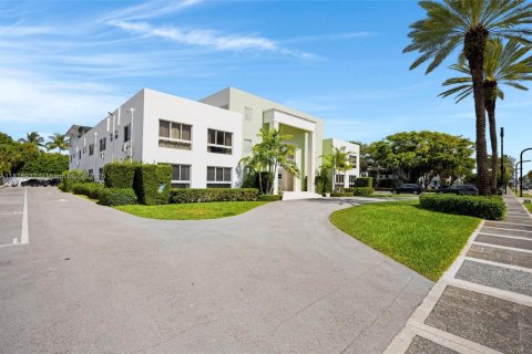 Condo in Bal Harbour, Florida, 2 bedrooms  № 1783738 - photo 4