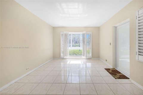 Condo in Bal Harbour, Florida, 2 bedrooms  № 1783738 - photo 7