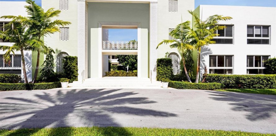 Condo in Bal Harbour, Florida, 2 bedrooms  № 1783738