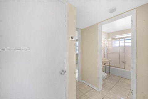 Condo in Bal Harbour, Florida, 2 bedrooms  № 1783738 - photo 8