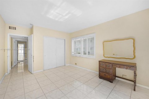 Condo in Bal Harbour, Florida, 2 bedrooms  № 1783738 - photo 13