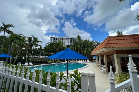 Condo in Wilton Manors, Florida, 1 bedroom  № 1060243 - photo 1