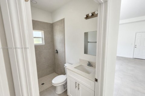 House in Lehigh Acres, Florida 1 bedroom, 60.39 sq.m. № 2365935 - photo 5