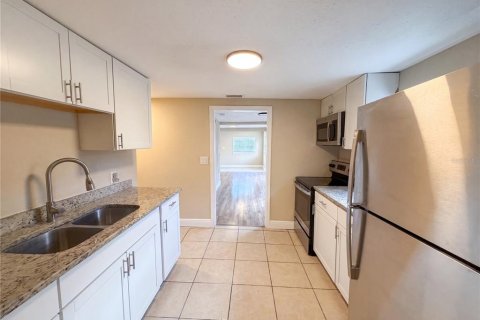 House in Sanford, Florida 3 bedrooms, 90.12 sq.m. № 2100343 - photo 8
