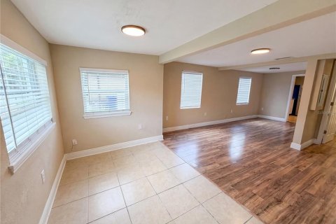 House in Sanford, Florida 3 bedrooms, 90.12 sq.m. № 2100343 - photo 3
