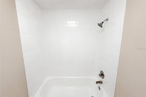 House in Sanford, Florida 3 bedrooms, 90.12 sq.m. № 2100343 - photo 15