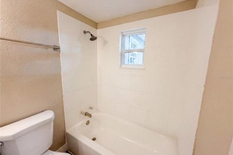 House in Sanford, Florida 3 bedrooms, 90.12 sq.m. № 2100343 - photo 17