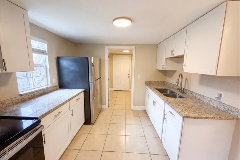 House in Sanford, Florida 3 bedrooms, 90.12 sq.m. № 2100343 - photo 2