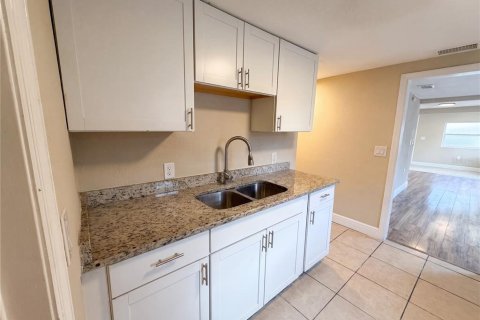 House in Sanford, Florida 3 bedrooms, 90.12 sq.m. № 2100343 - photo 9