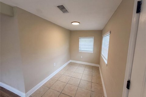 House in Sanford, Florida 3 bedrooms, 90.12 sq.m. № 2100343 - photo 7