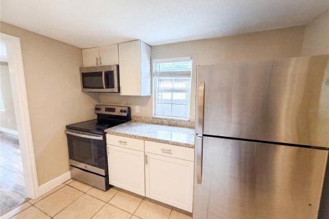 House in Sanford, Florida 3 bedrooms, 90.12 sq.m. № 2100343 - photo 10