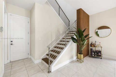 House in Doral, Florida 3 bedrooms, 200.48 sq.m. № 1730929 - photo 16