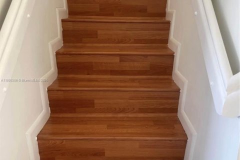 Снять в аренду таунхаус в Дорал, Флорида 3 спальни, 128.21м2, № 1951175 - фото 18